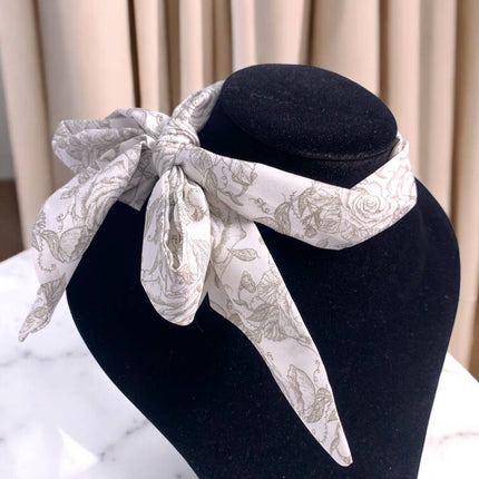 Foulard fin à fleurs