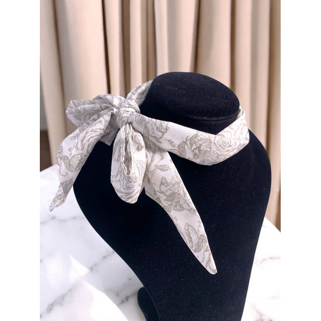 Foulard fin à fleurs