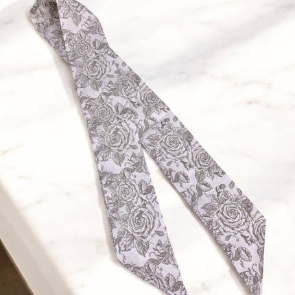Foulard fin à fleurs